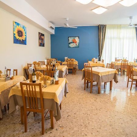 Hotel Sayonara Milano Marittima Exterior foto