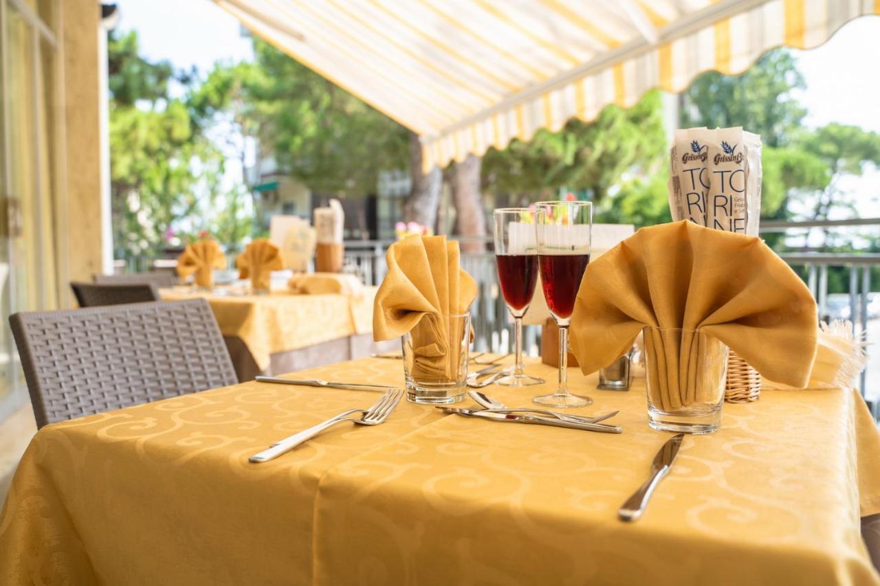 Hotel Sayonara Milano Marittima Exterior foto